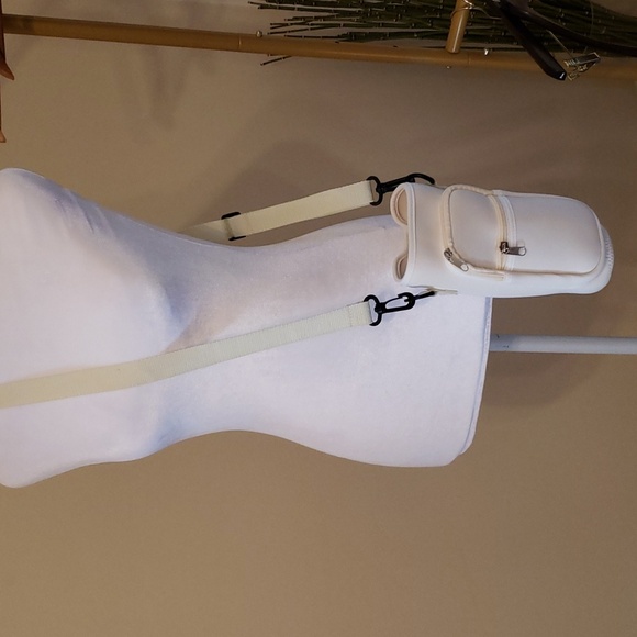 NEW 24 or 32 ounce 🍾Bottle/🥤 Cup Holder Off White w/ zipper pockets - Picture 2 of 8